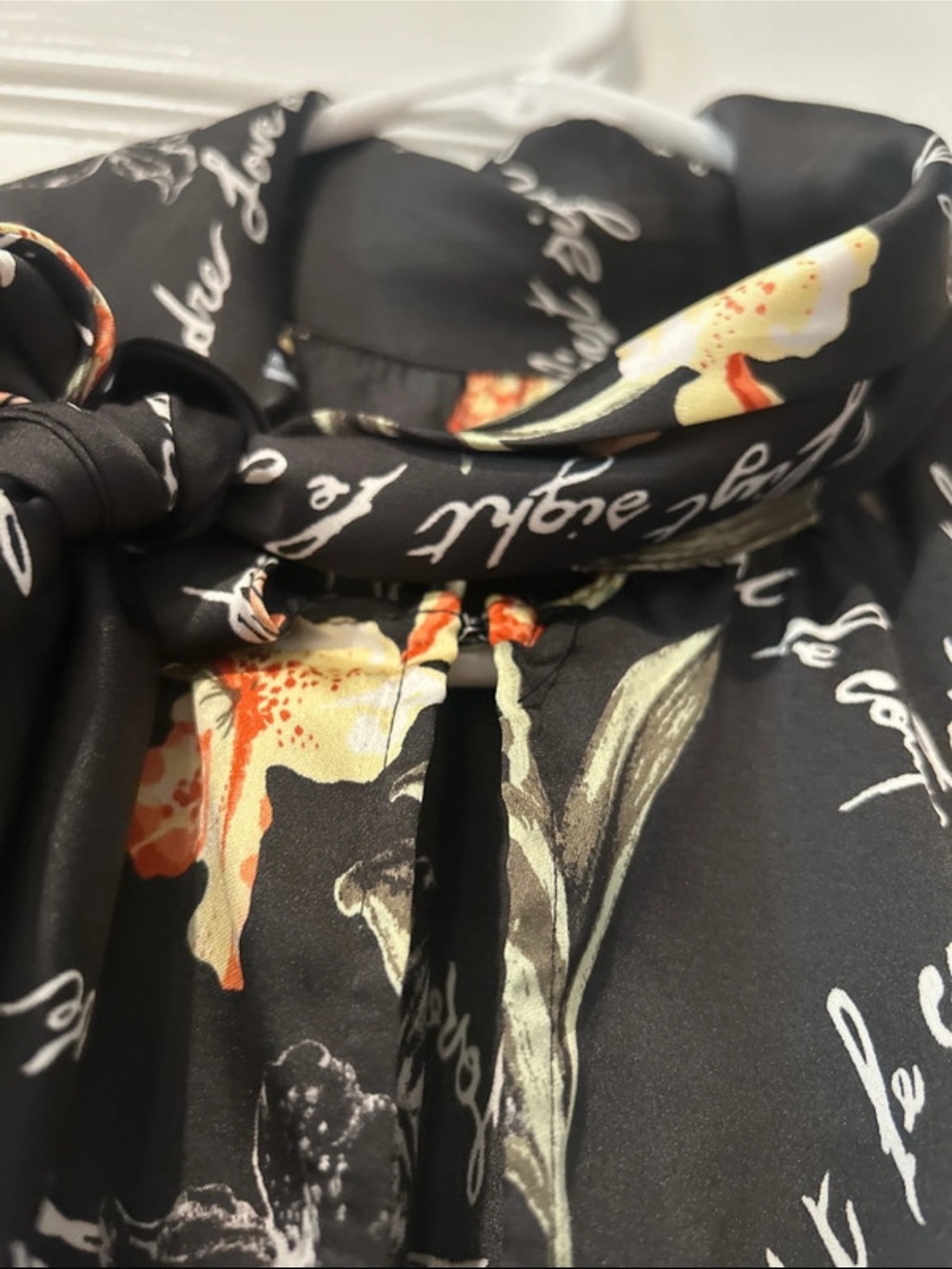NWT White House Black Market Sleeveless Black Floral & Butterfly Blouse - Picture 5 of 7